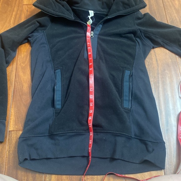 Lululemon Black Post Chaturanga Pullover. Size 4. - Picture 6 of 7